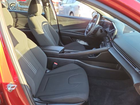 Certified 2025 Hyundai Elantra SEL image 19