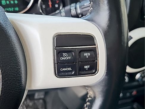 Used 2014 Jeep Wrangler Unlimited Sahara w/ Dual Top Group AWD/4WD image 18