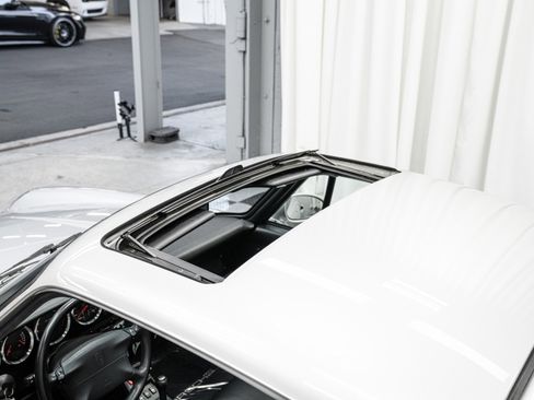 Used 1998 Porsche 911 GT3 RS image 18