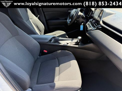Used 2018 Toyota C-HR XLE FWD image 27