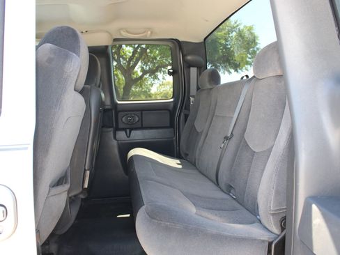 Used 2006 GMC Sierra 1500 W/T w/ Light Duty Power Package image 8