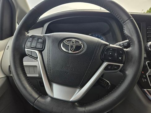 Used 2018 Toyota Sienna XLE w/ XLE Navigation Package image 24