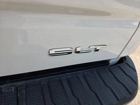 Used 2025 GMC Sierra 1500 SLT AWD/4WD image 17