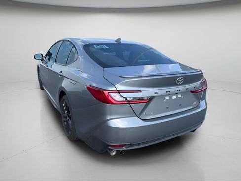 Used 2026 Toyota Camry SE FWD image 15