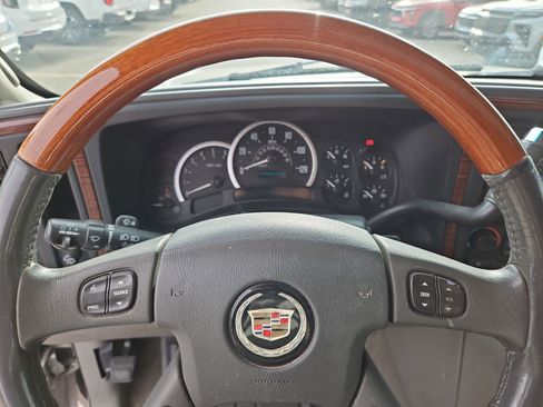 Used 2004 Cadillac Escalade Base image 21