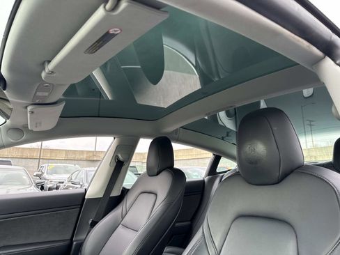 Used 2019 Tesla Model 3 Standard Range image 19