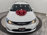 Used 2018 Chrysler Pacifica Touring-L image 2