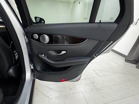 Used 2020 Mercedes-Benz GLC 350e GLC 350e image 15