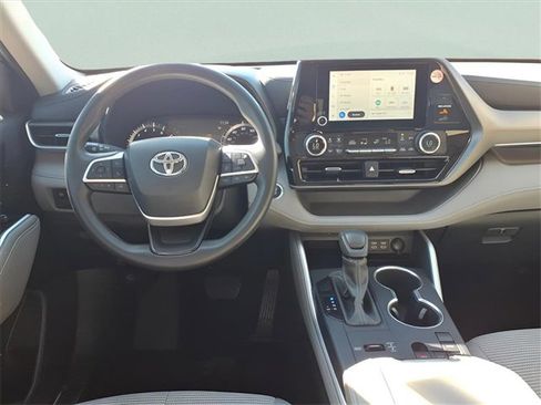 Used 2023 Toyota Highlander L image 17