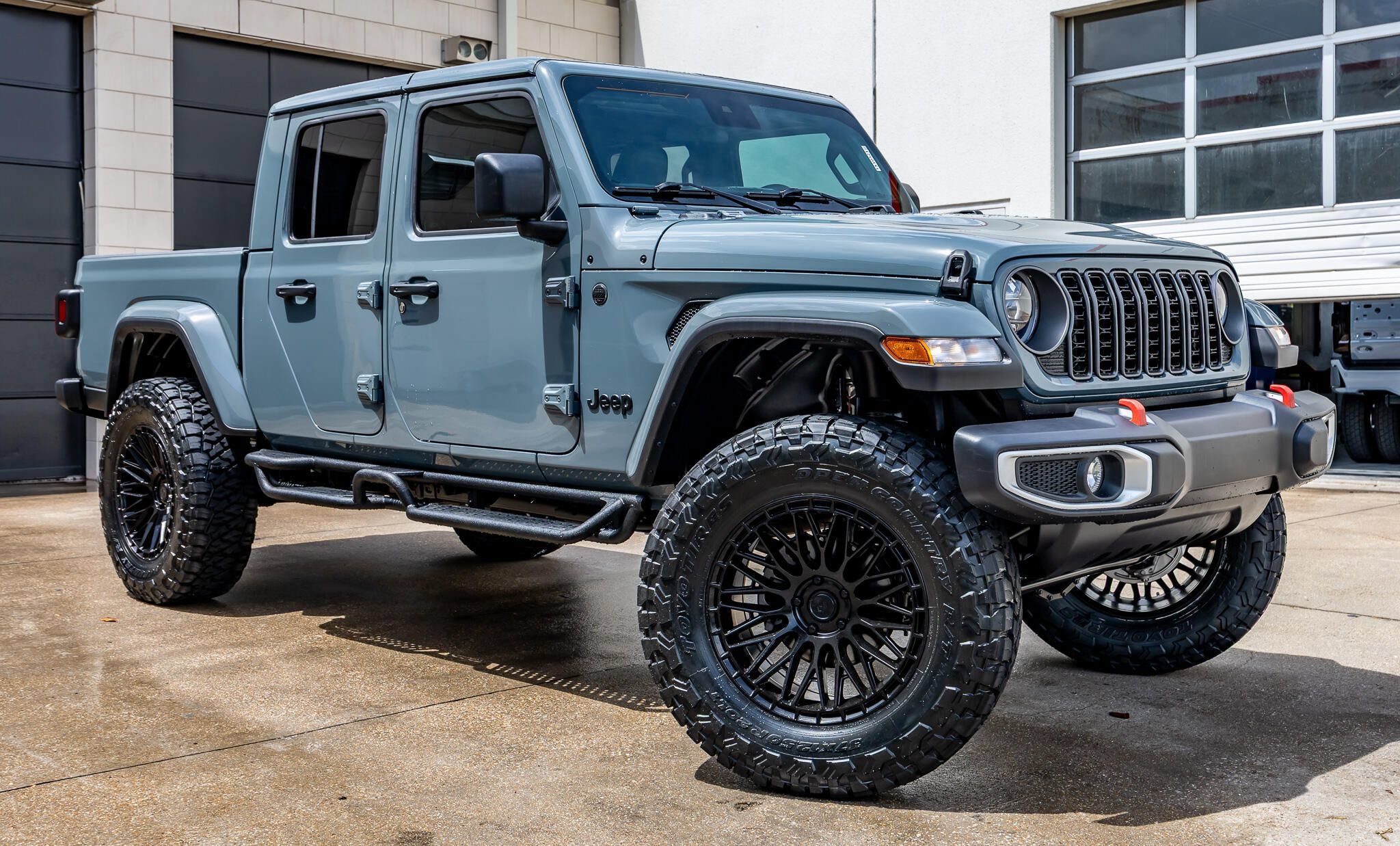 Used 2025 Jeep Gladiator Sport AWD/4WD image 1
