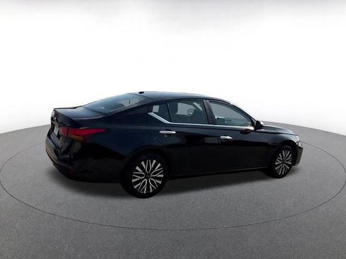 Used 2025 Nissan Altima 2.5 SV FWD image 14