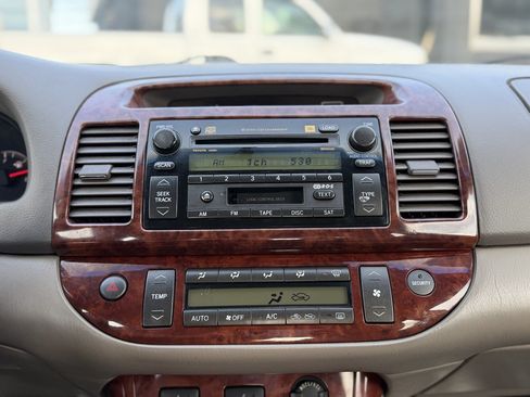 Used 2005 Toyota Camry LE FWD image 15