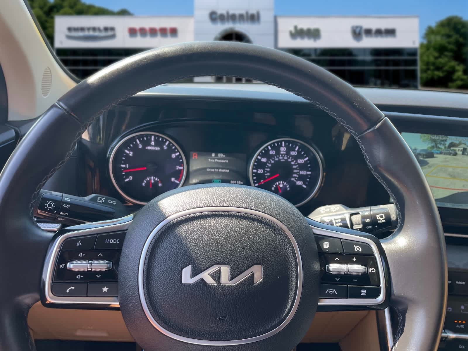 Used 2024 Kia Carnival EX FWD image 27