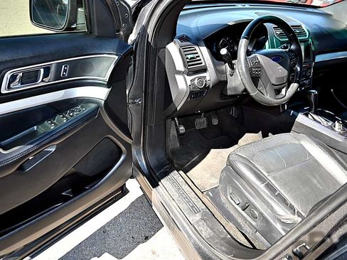 Used 2017 Ford Explorer XLT FWD image 22