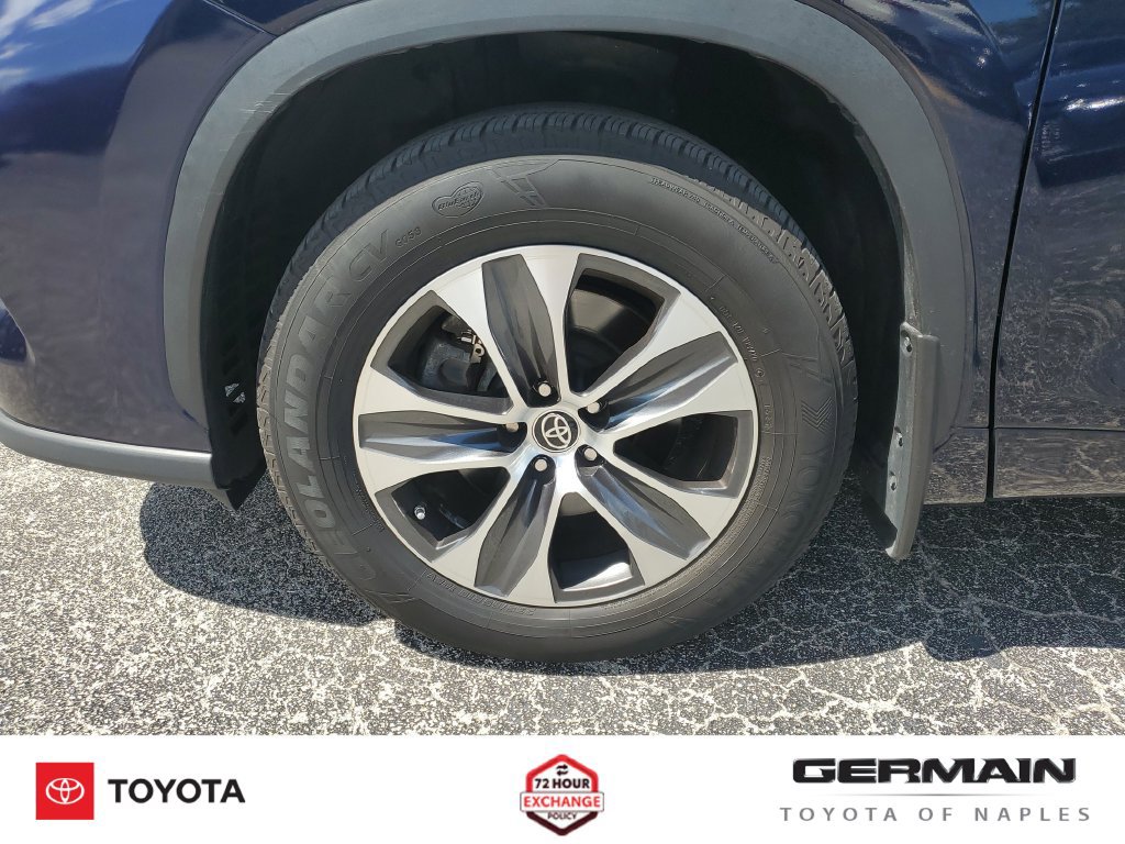Used 2022 Toyota Highlander XLE AWD/4WD image 14