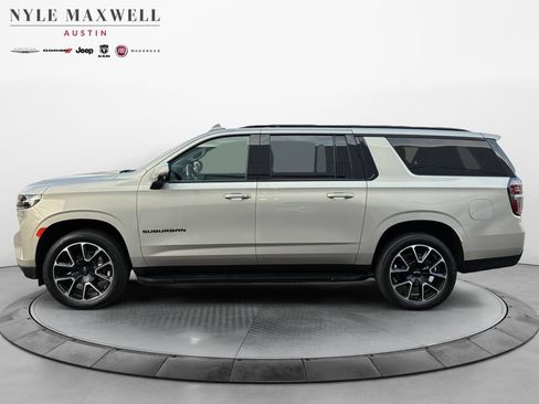 Used 2024 Chevrolet Suburban RST w/ Luxury Package AWD/4WD image 13