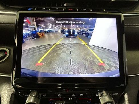 Used 2023 Jeep Grand Cherokee Overland w/ Luxury Tech Group IV AWD/4WD image 24