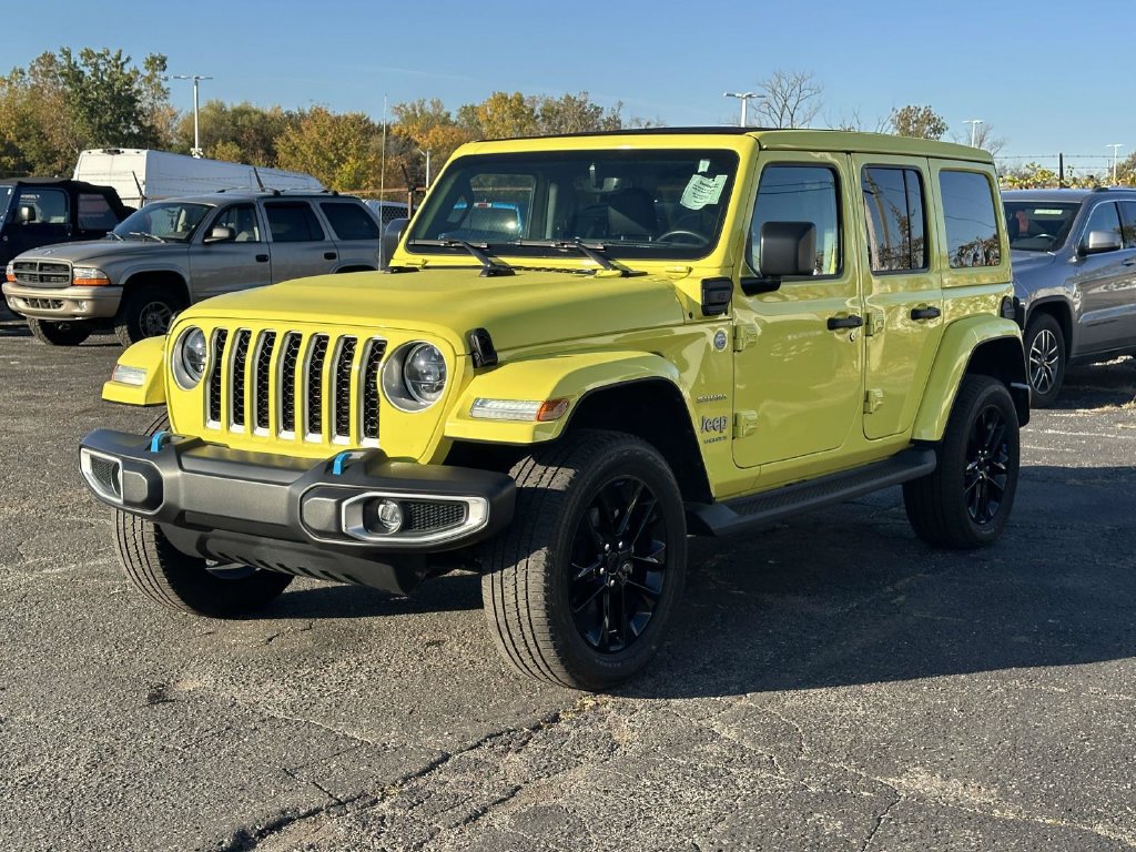 Used 2023 Jeep Wrangler Unlimited Sahara w/ Cold Weather Group AWD/4WD image 7
