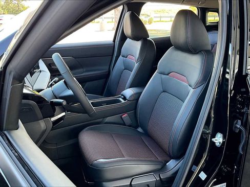 Certified 2026 Nissan Kicks SR FWD image 9