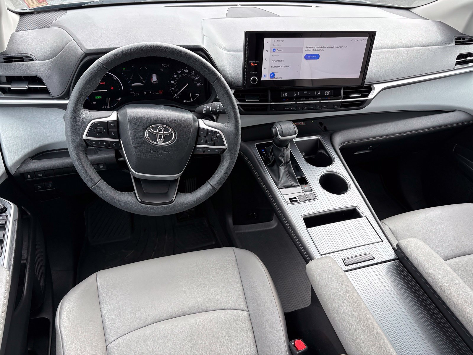 Used 2026 Toyota Sienna XLE FWD image 11