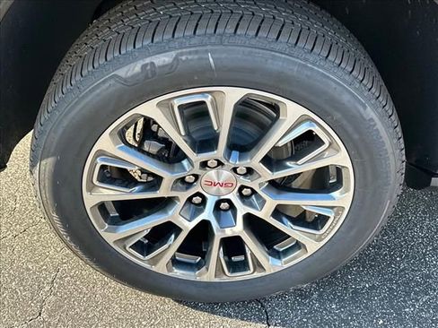 New 2026 GMC Yukon Denali w/ Denali Reserve Package AWD/4WD image 16