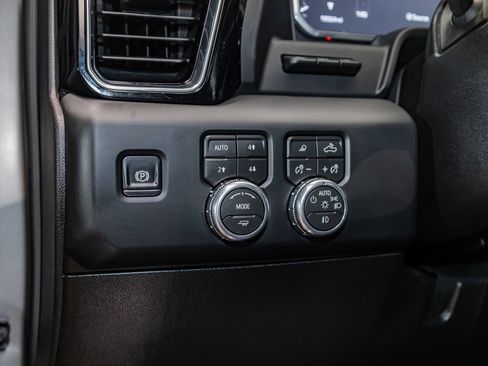 Used 2026 GMC Sierra 3500 Denali w/ Denali Reserve Package AWD/4WD image 17