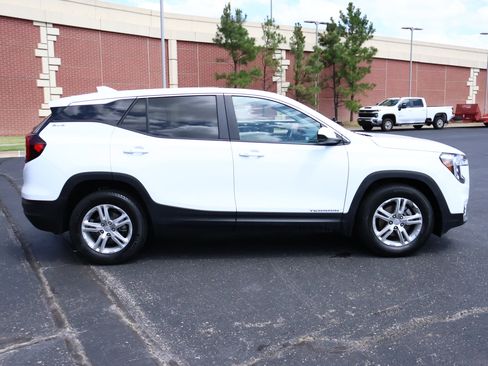 Used 2024 GMC Terrain SLE FWD image 28