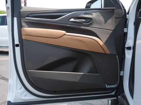Used 2022 Cadillac Escalade Premium Luxury AWD/4WD image 14