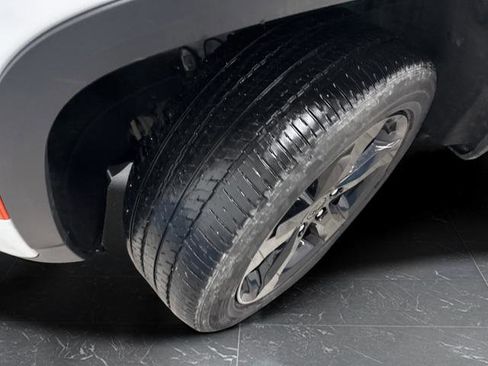 Used 2023 Jeep Grand Cherokee Altitude image 34