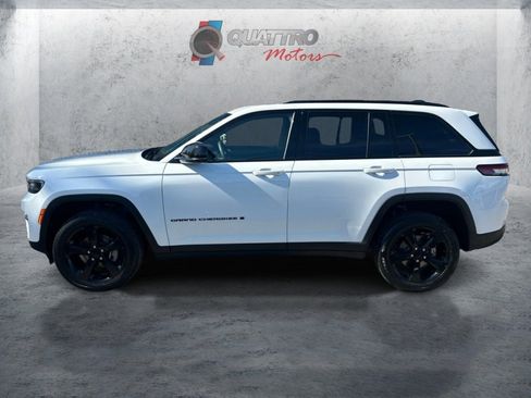 Used 2023 Jeep Grand Cherokee Altitude AWD/4WD image 2
