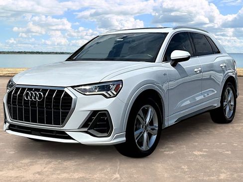 Used 2022 Audi Q3 2.0T Premium Plus w/ Premium Plus Package AWD/4WD image 1