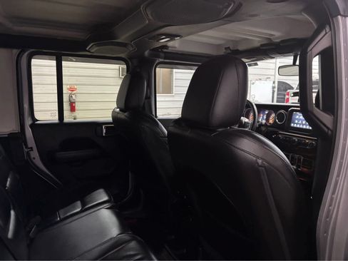 Used 2018 Jeep Wrangler Unlimited Sahara w/ Dual Top Group AWD/4WD image 30