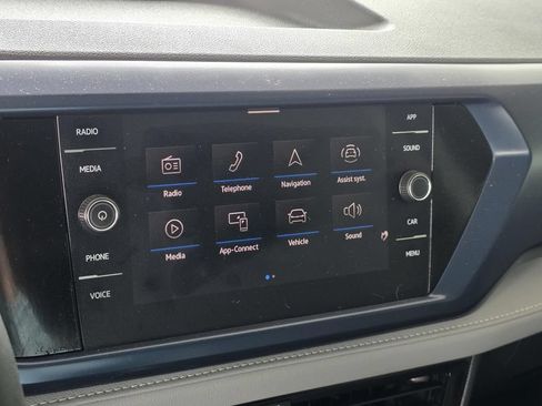 Used 2024 Volkswagen Taos SE FWD image 17