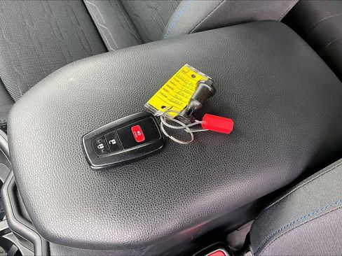 Used 2022 Toyota RAV4 SE image 14