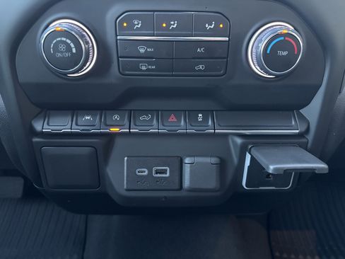 Used 2024 Chevrolet Silverado 1500 Custom image 26