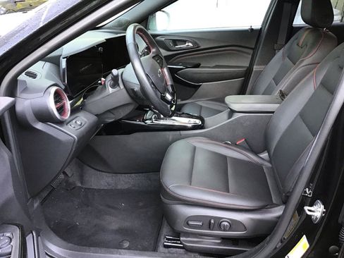 Used 2025 Chevrolet Trax RS w/ Sunroof Package FWD image 10