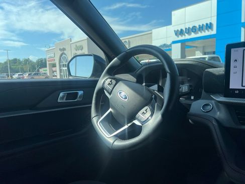 Used 2025 Ford Explorer ST-Line w/ ST-Line Street Pack AWD/4WD image 12