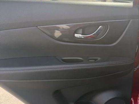 Used 2018 Nissan Rogue SV image 14