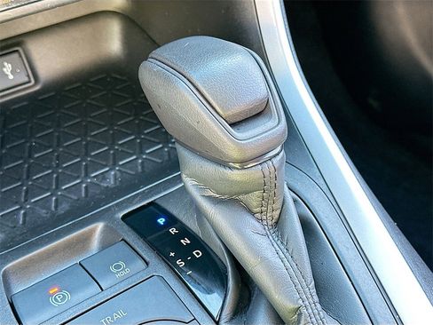 Used 2021 Toyota RAV4 XLE image 13