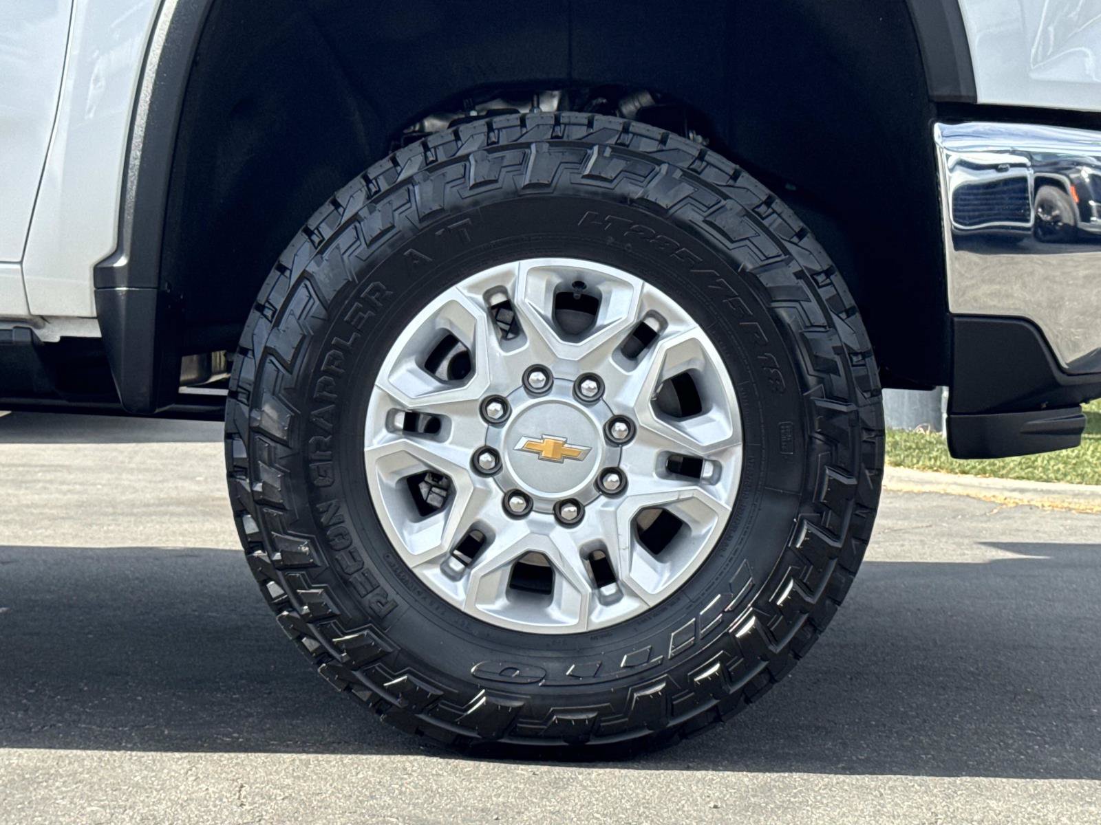 Used 2024 Chevrolet Silverado 3500 LT w/ Convenience Package AWD/4WD image 33