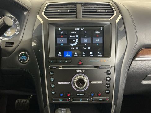 Used 2018 Ford Explorer Platinum image 12