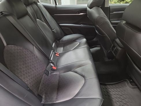 Used 2018 Toyota Camry XSE image 16