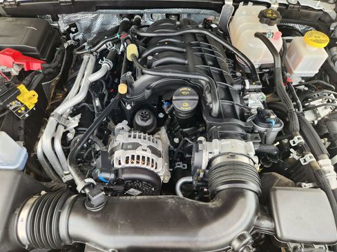 Used 2025 Jeep Gladiator Mojave w/ Convenience Group AWD/4WD image 30