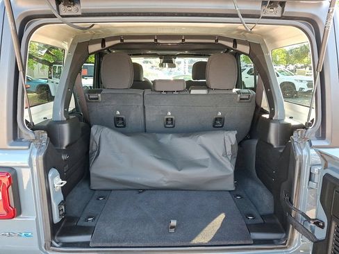 Used 2024 Jeep Wrangler Unlimited Rubicon 4xe AWD/4WD image 29