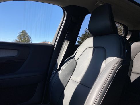 Used 2025 Volvo XC40 B5 Core image 29