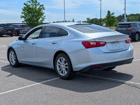 Used 2018 Chevrolet Malibu LT FWD image 3