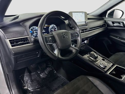 Used 2023 Mitsubishi Outlander SE Black Edition FWD image 23