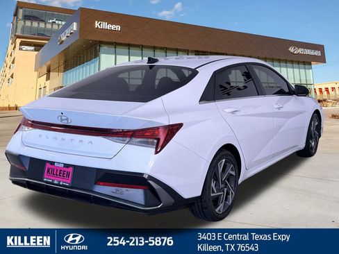 Used 2025 Hyundai Elantra SEL image 9