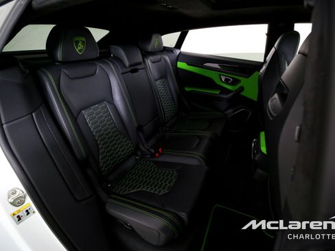 Used 2022 Lamborghini Urus AWD/4WD image 24