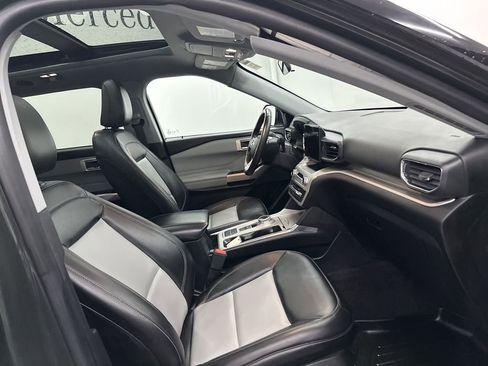 Used 2022 Ford Explorer XLT w/ Equipment Group 202A RWD image 28